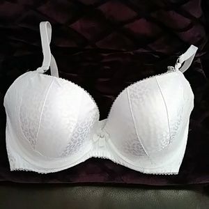 Secret possessions White Bra